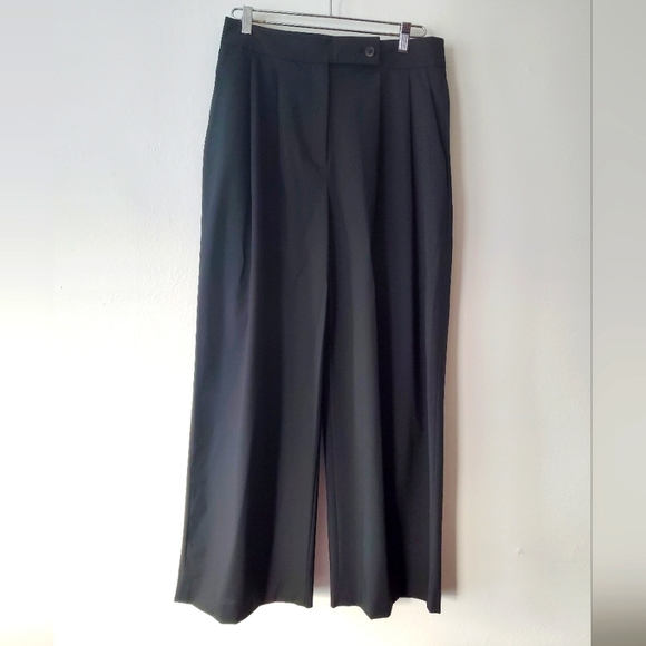 New! Zara Pleated Mensware style plants - Picture 1 of 6